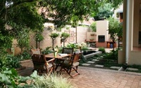 Del Roza Guest House