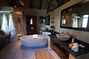 Zenzele River Lodge in Rust de Winter