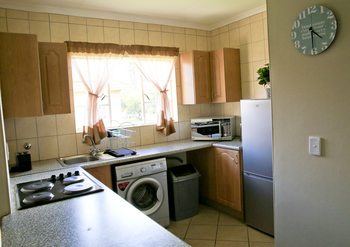 African Eagle Apartments in Benoni