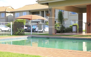 African Eagle Apartments in Benoni