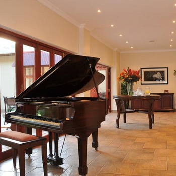 Anew Hotel Hluhluwe - Self Catering Lodge in Hluhluwe