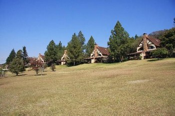 Pine Lake Sun Country Estate in White River