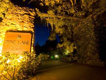 Pine Lake Inn Hotel in White River