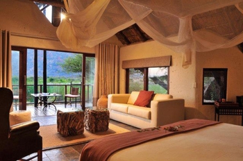 Tau Game Lodge in Madikwe Game Reserve