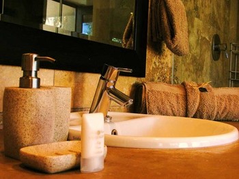 Buffalo Thorn Lodge in Pilanesberg National Park
