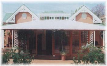 Oudespoor Guest House in Brits