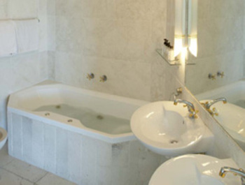 Whale Sanctuary Lodge in Gansbaai